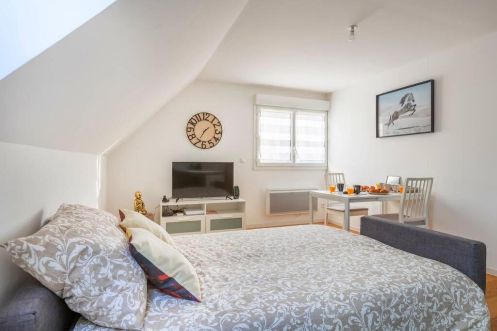 Grand Confort, Appartement Osny Exterior foto